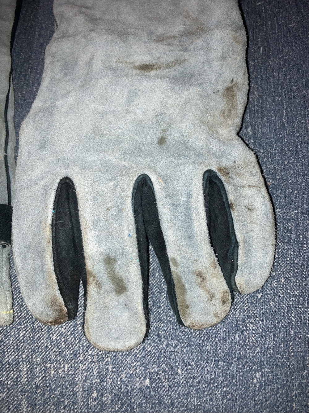 Men's Heavy-Duty Gray Suede Work Gloves - Picture 3 of 5